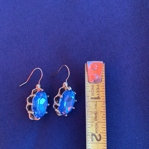 🚨SOLD ELSEWHERE!🚨Pretty Oval Blue Faux Stone Drop Earrings - Picture 4 of 4